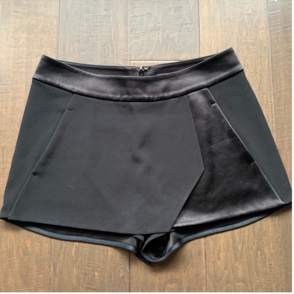 Intermix black skort